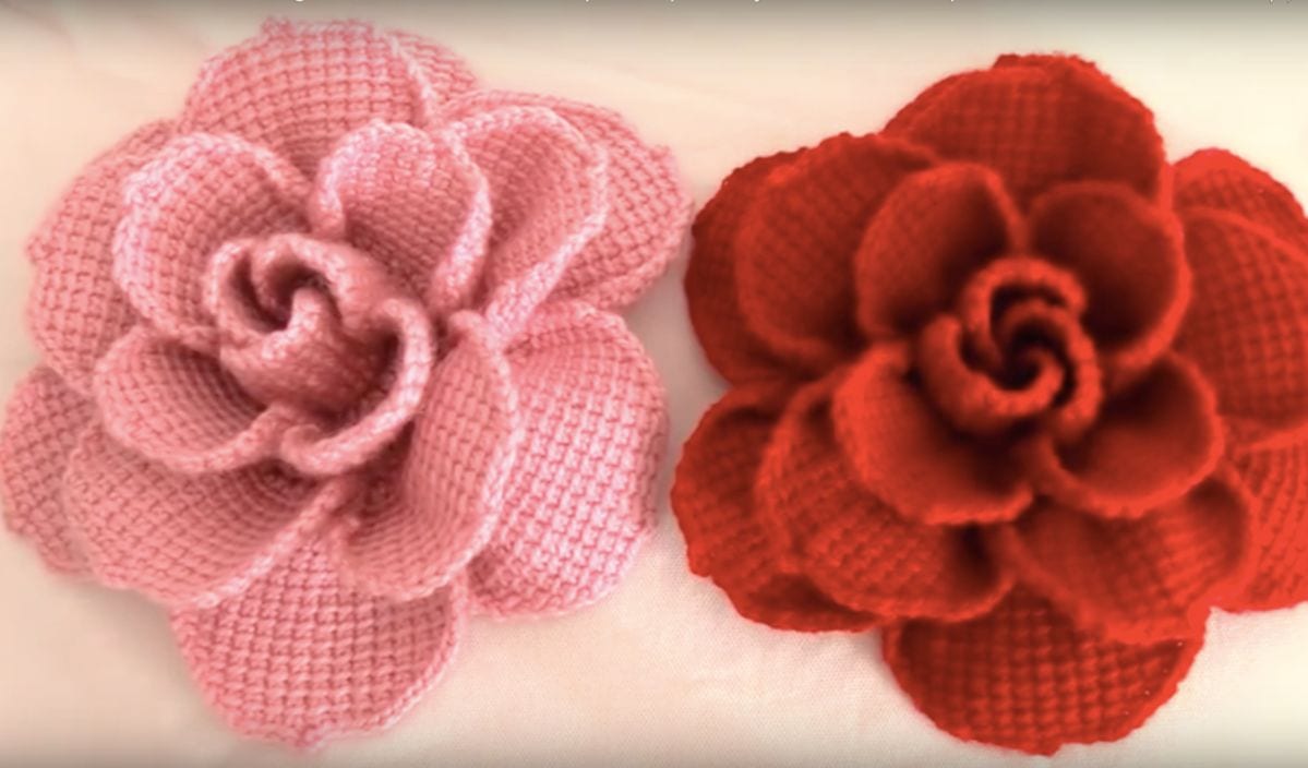 Two crochet roses grace a white background—one in pink and the other in vibrant red, each with delicately layered petals.