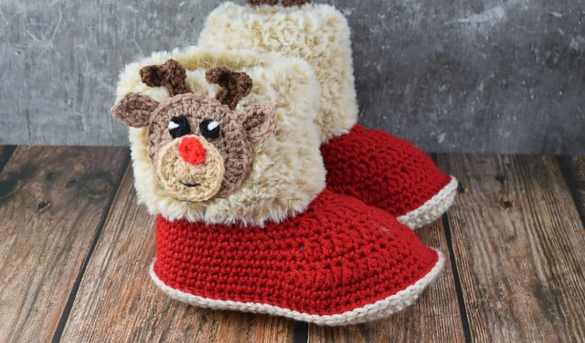 https://www.passionatecrafter.com/amelia-booties-how-to-crochet-super-cute-boots-with-cozy-faux-fur-yarn/