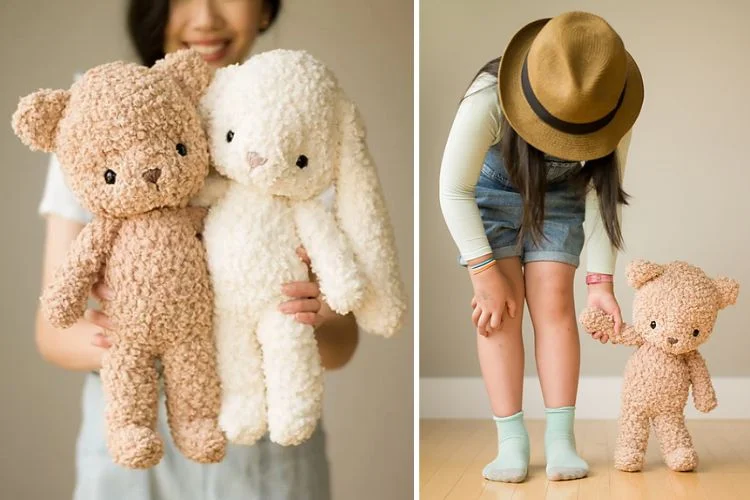 Two pictures of a girl holding two teddy bears.