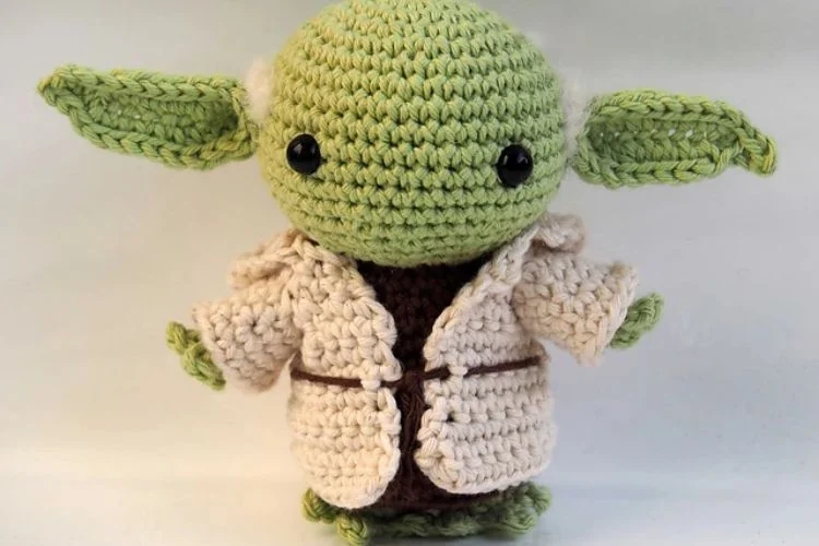 Star wars yoda crochet pattern.