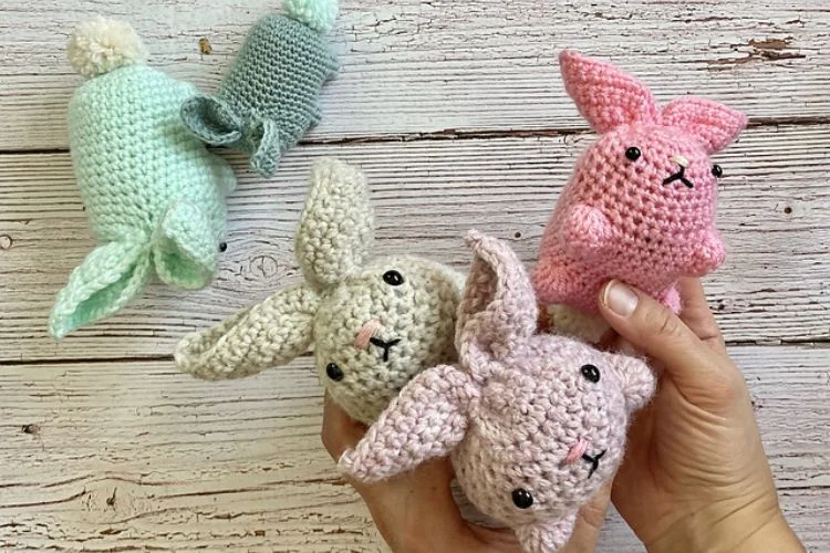 Crochet bunny amigurumi pattern.