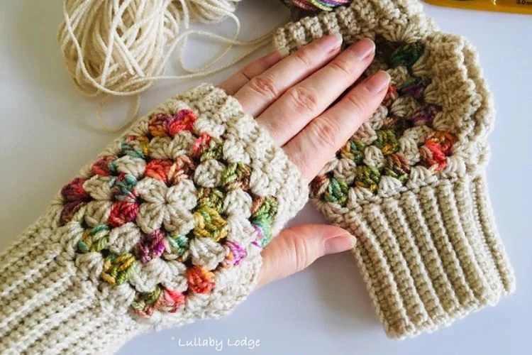 Fingerless granny square mitts.