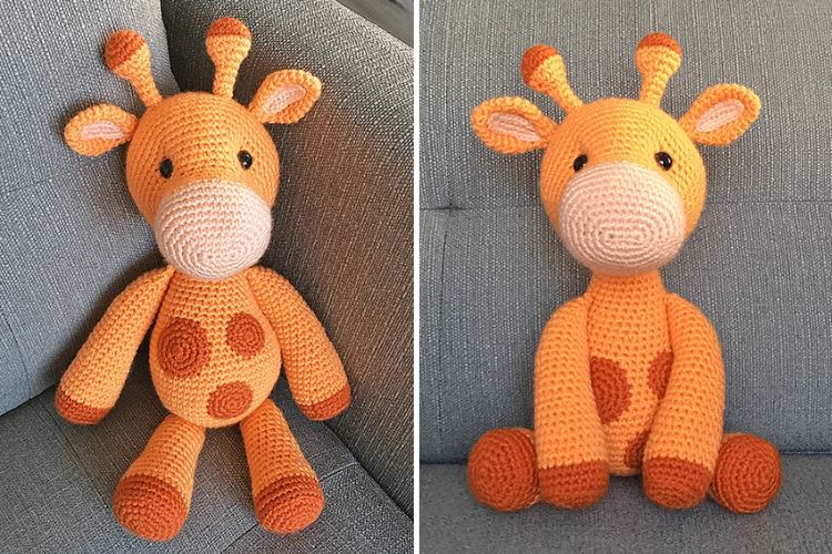 a crochet giraffe amigurumi