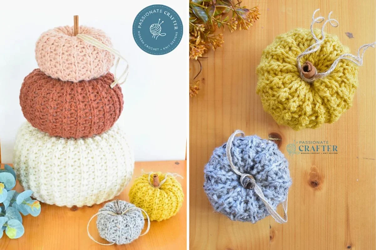 Four crocheted pumpkins of different sizes and colors are displayed on a wooden surface, with some stacked and some arranged separately, accompanied by yarn and a logo watermark.